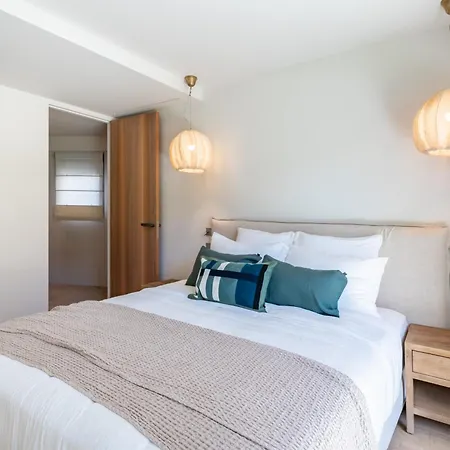 Charming Sea View - 2 Br *