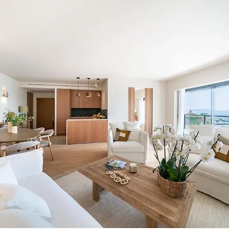Διαμέρισμα Charming Sea View - 2 Br