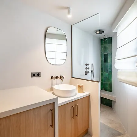 Διαμέρισμα Charming Sea View - 2 Br *